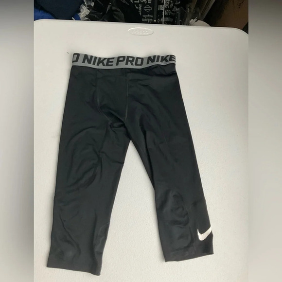 Boy’s Large Nike Pro 3/4 compression pants - Picture 1 of 6